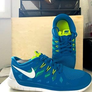 NIKE FREE RUNS 5.0